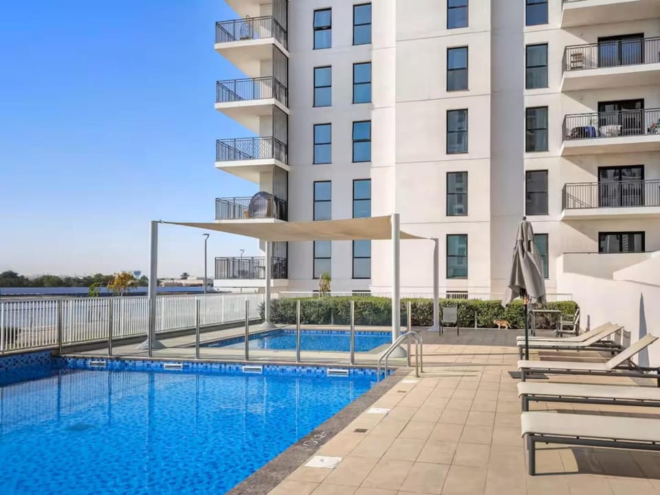F1 - A Place to Stay 1BR Waters Edge Yas Island - Theme Parks Apartment in Abu Dhabi