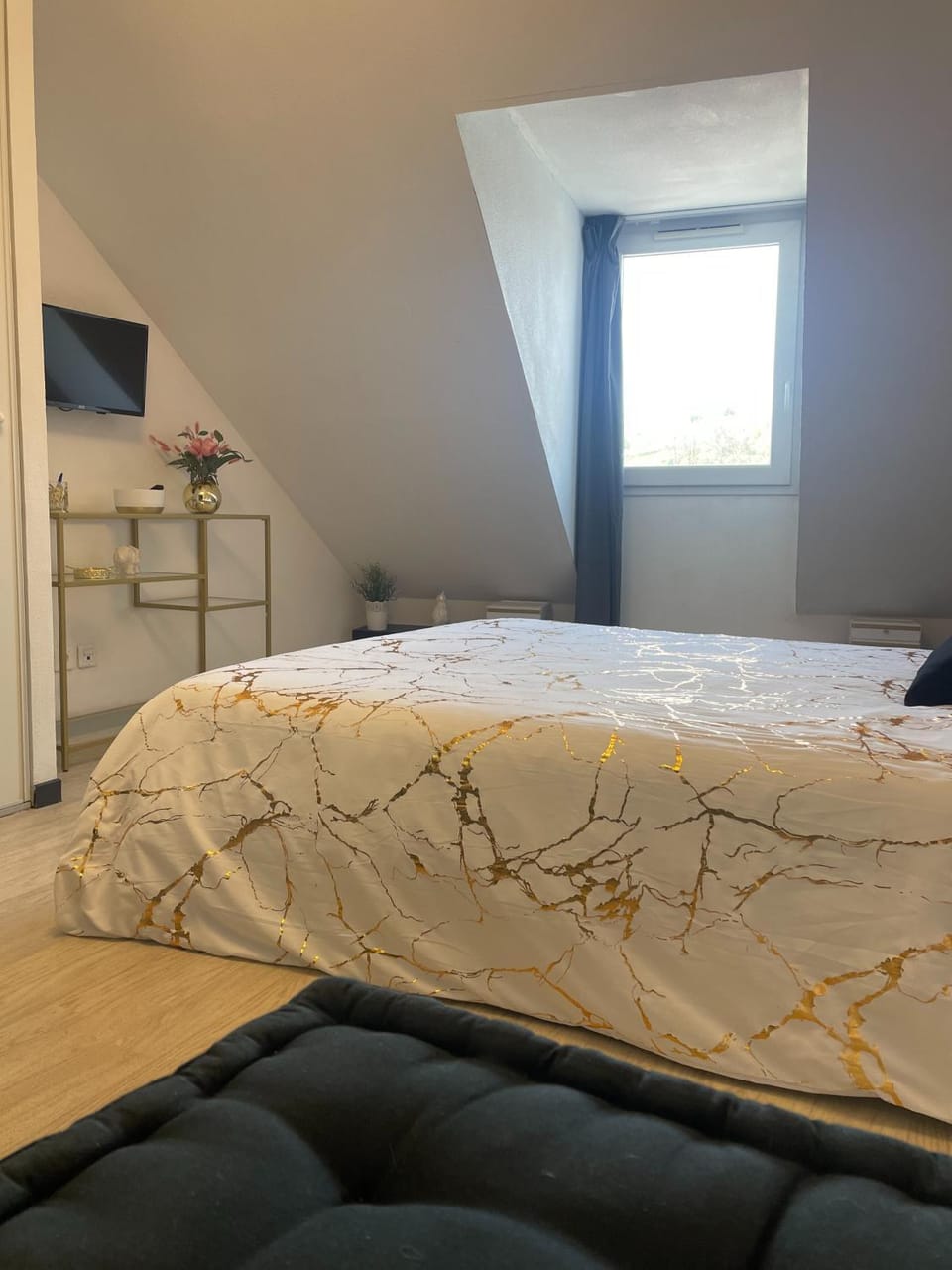 TV and multimedia, Photo of the whole room, Bedroom