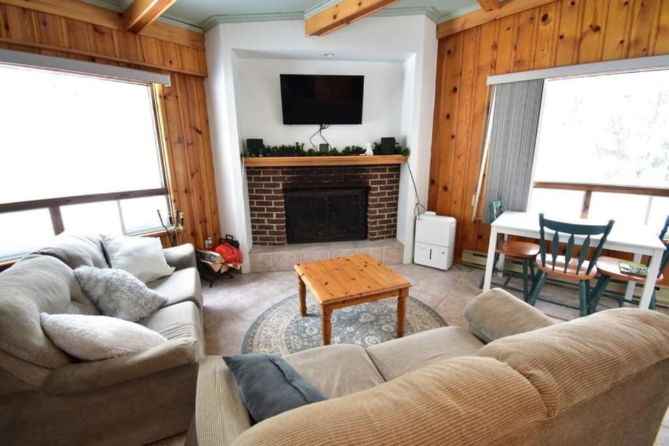 Le Petit Loft du boisé - Nature et ski House in Saint-Donat