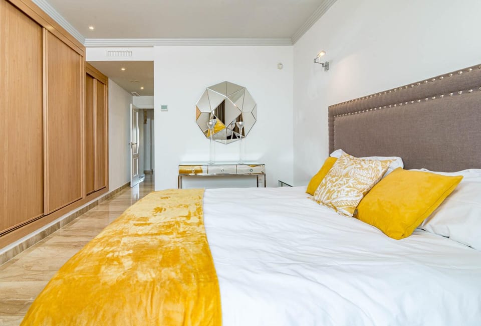 Luxury 3 bed Duplex Penthouse, 3 mins walk to the beach Apartment in Costa del Sol