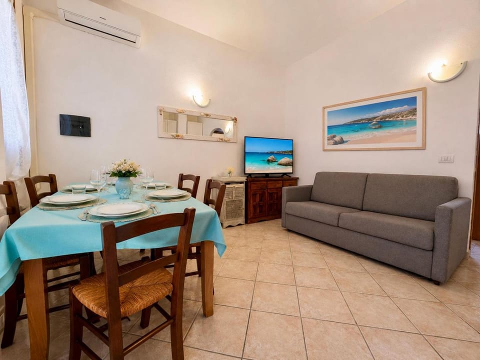 Living room, Dining area, air conditioner