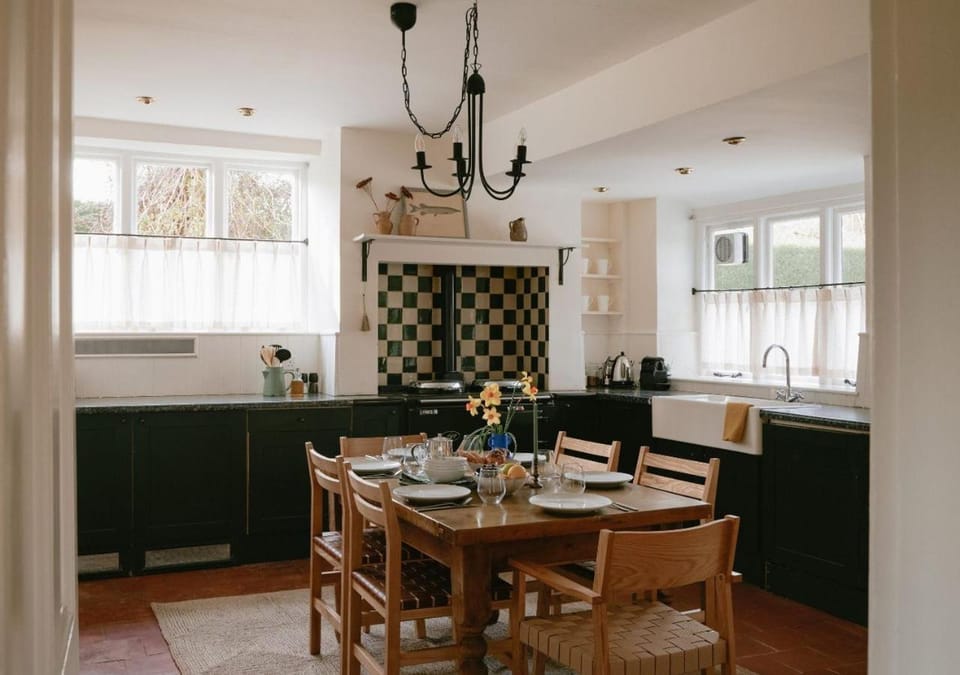 Trinity Farmhouse - Stunning House & Gardens! House in Cotswold District