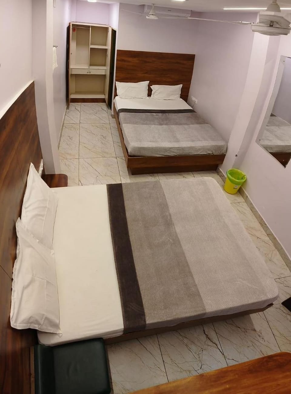 Bed, Photo of the whole room, towels, air conditioner