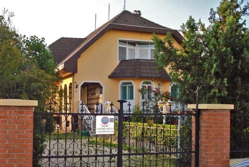 Property building, Facade/entrance