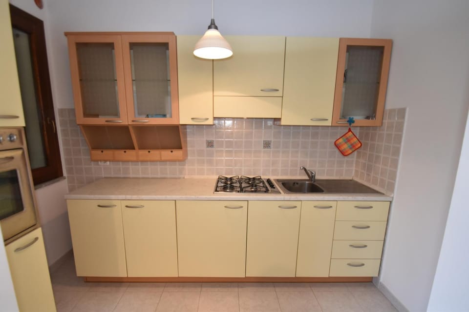 Kitchen or kitchenette, pet friendly, stove