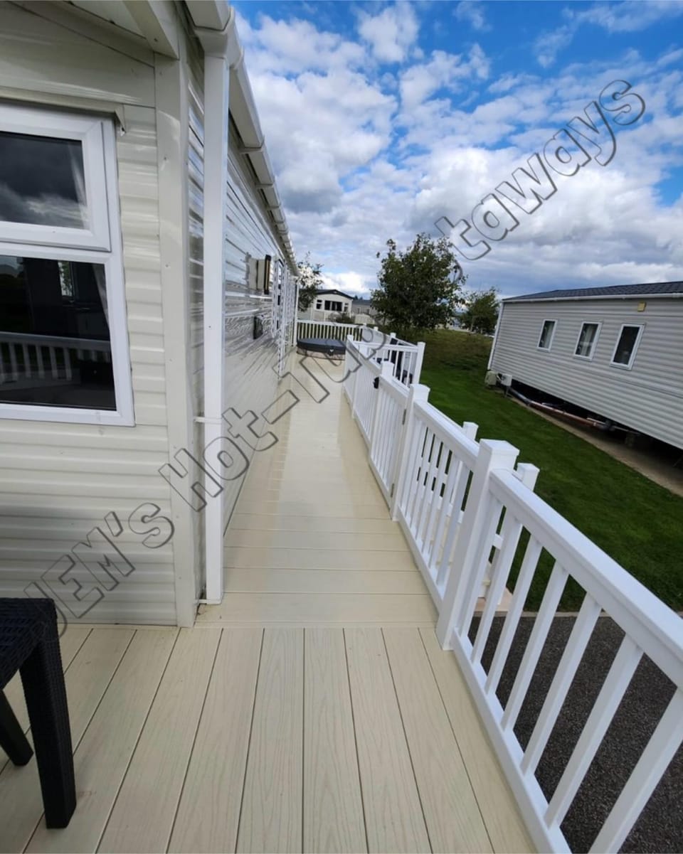 Property building, Balcony/Terrace
