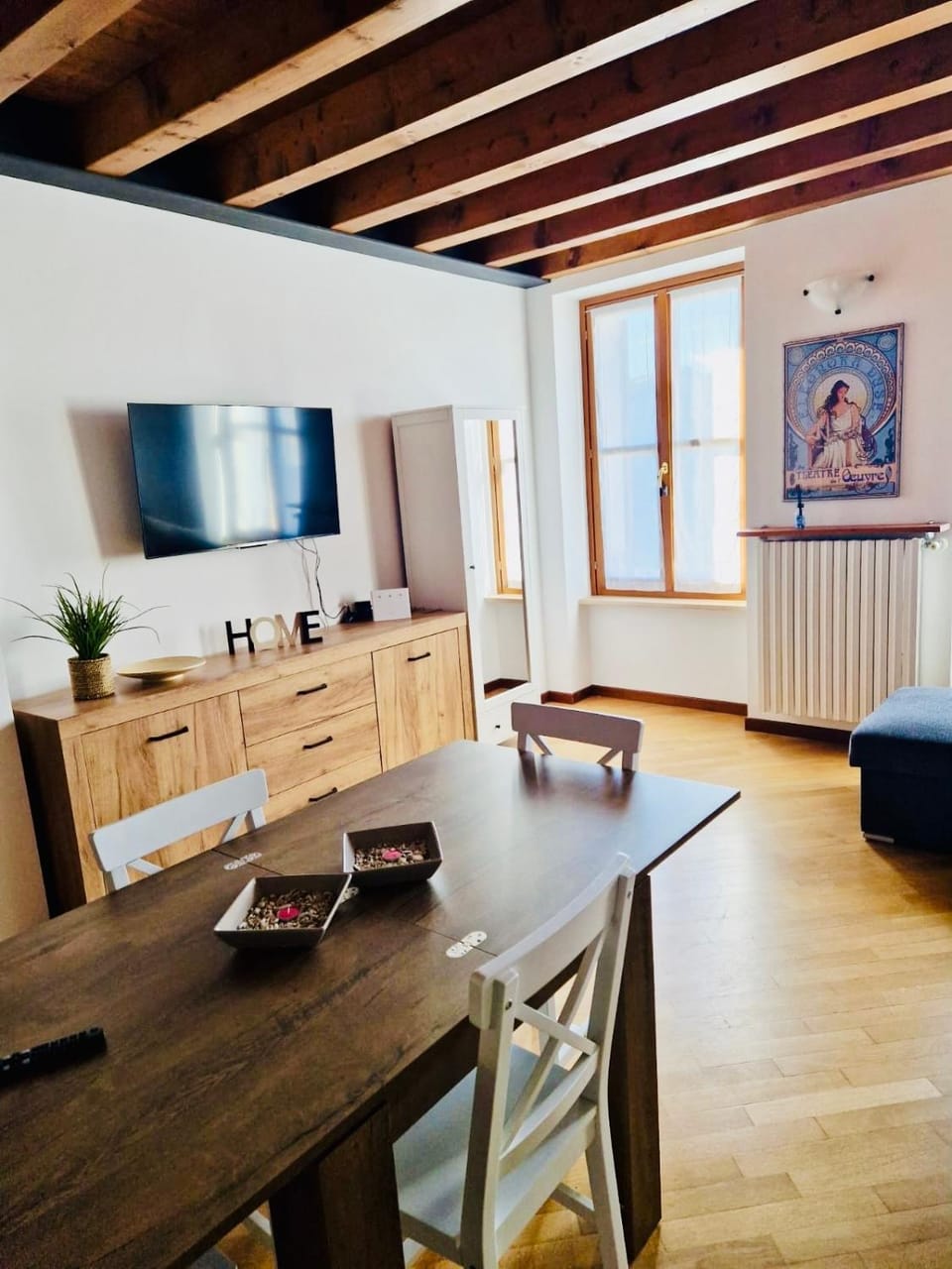 TV and multimedia, Living room, Dining area