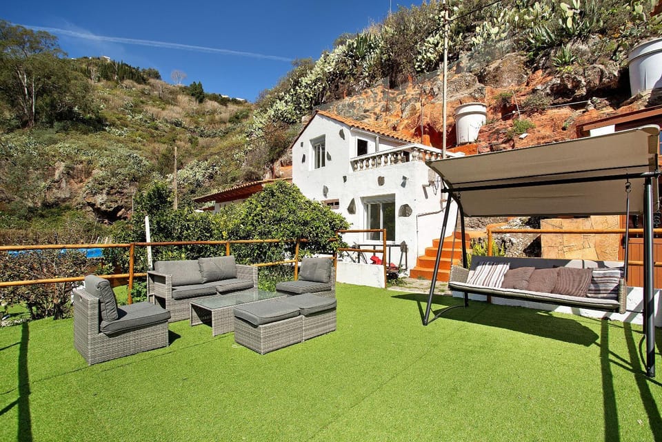 Property building, Balcony/Terrace, Living room