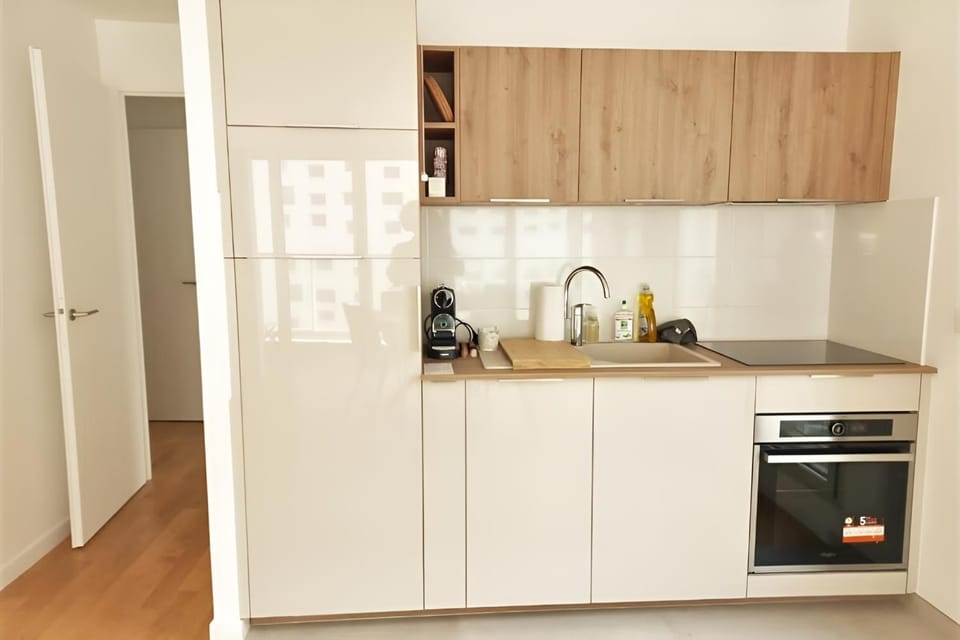 Kitchen or kitchenette, oven, stove