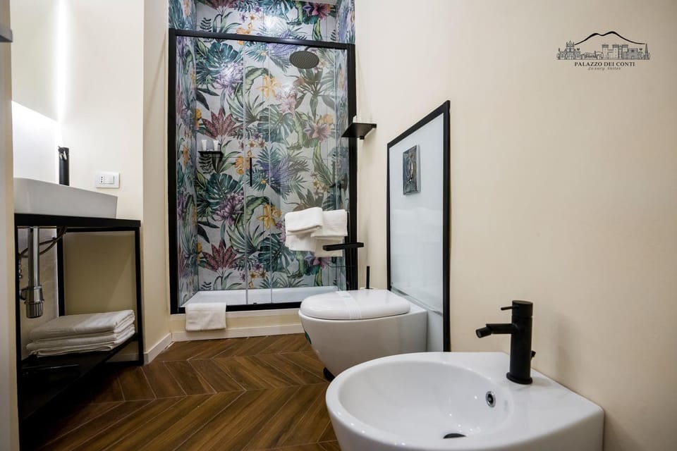 Shower, Toilet, Bathroom, bidet, towels