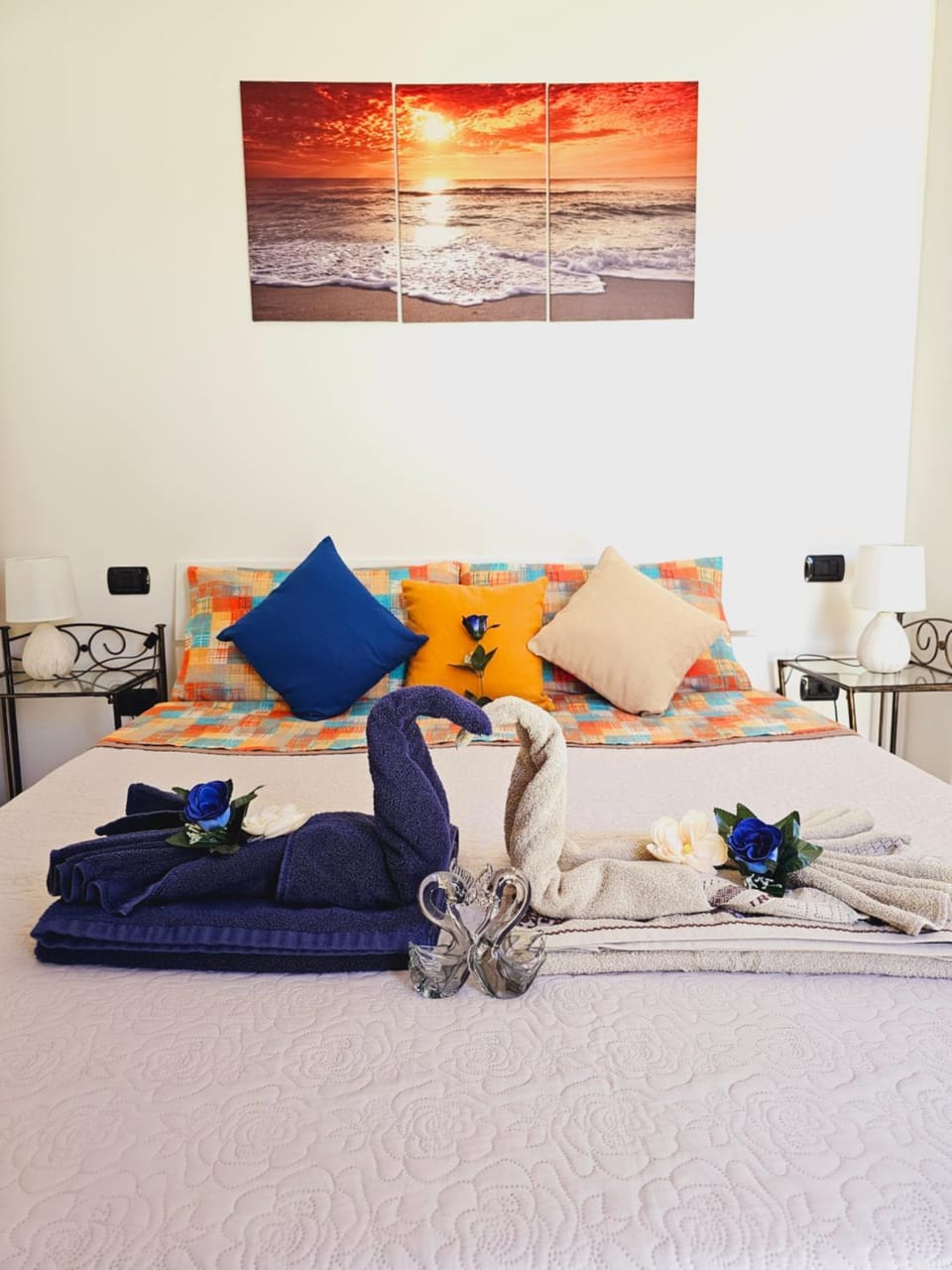 Bed, Photo of the whole room, Bedroom, towels