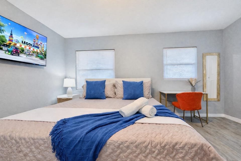 Bed, towels