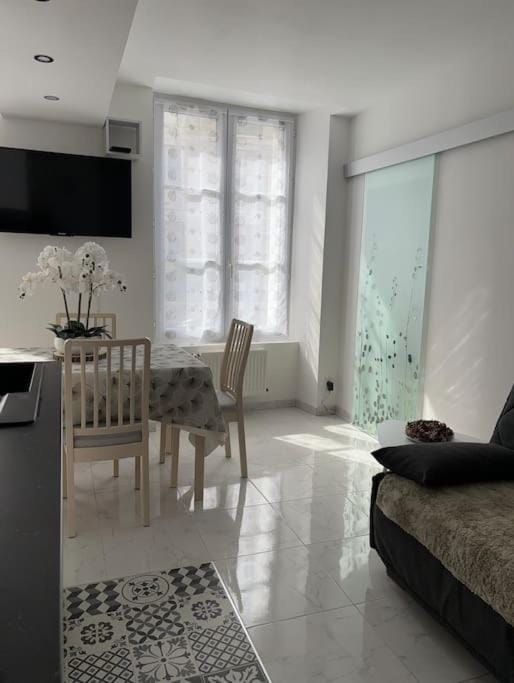 Appartement 2 pièces centre-ville Apartment in Île-de-France