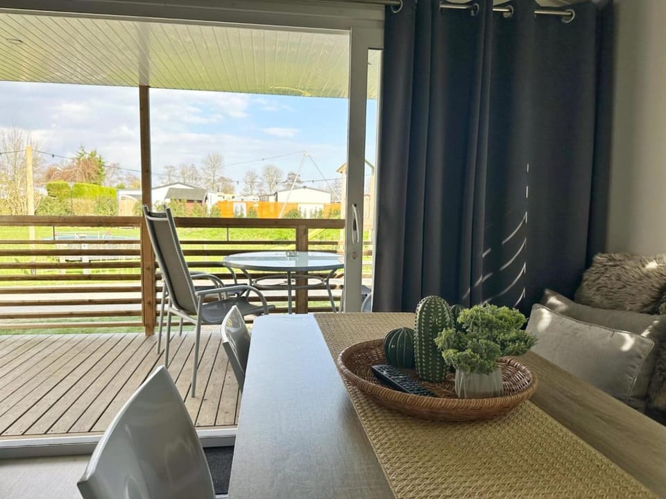 View (from property/room), Balcony/Terrace, Living room