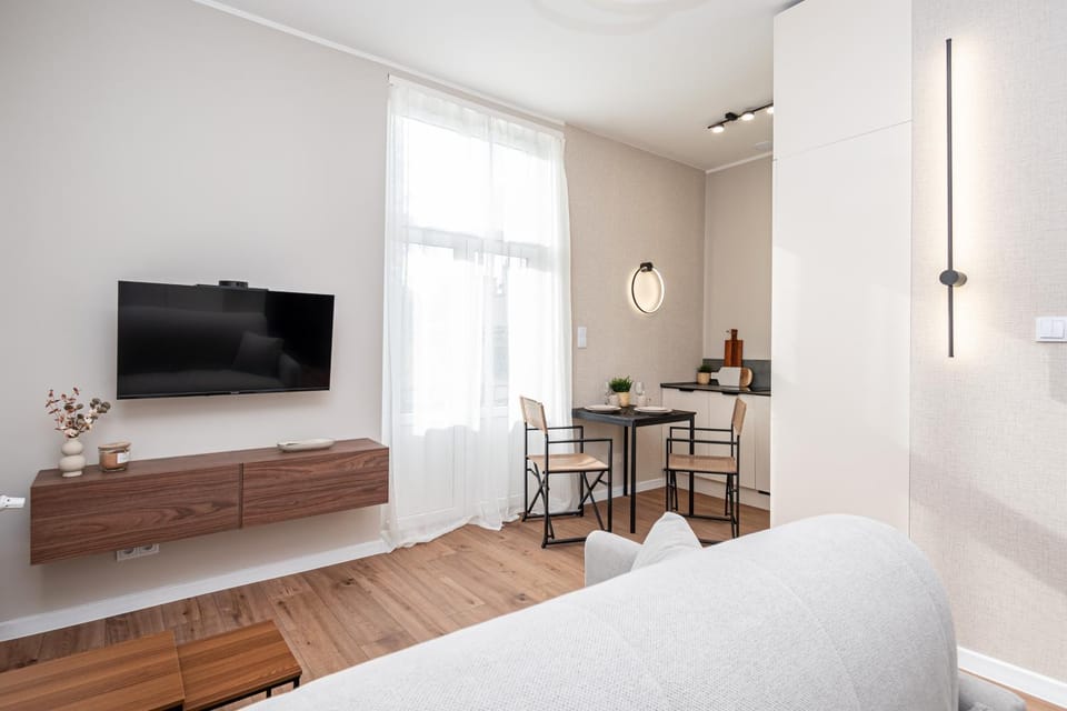 TV and multimedia, Kitchen or kitchenette, Photo of the whole room, Dining area, Evening entertainment