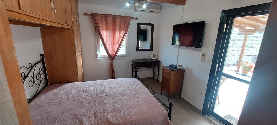 ΤΟ ΕΞΟΧΙΚΟ House in Decentralized Administration of the Aegean
