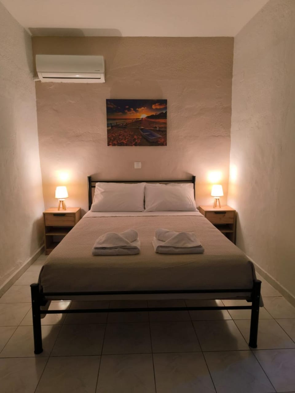 Bed, Bedroom, air conditioner