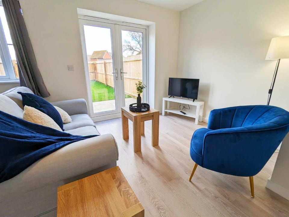 3-Bed, Sleeps 5, 3 Bath, Parking, WiFi House in Breckland District