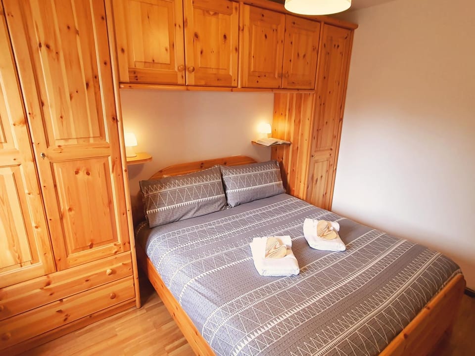 Bed, Bedroom, wardrobe