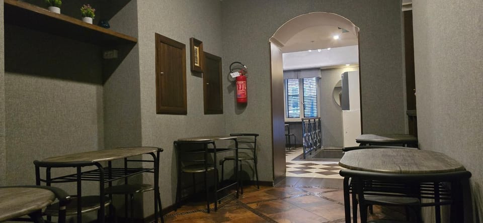 Seating area, Dining area