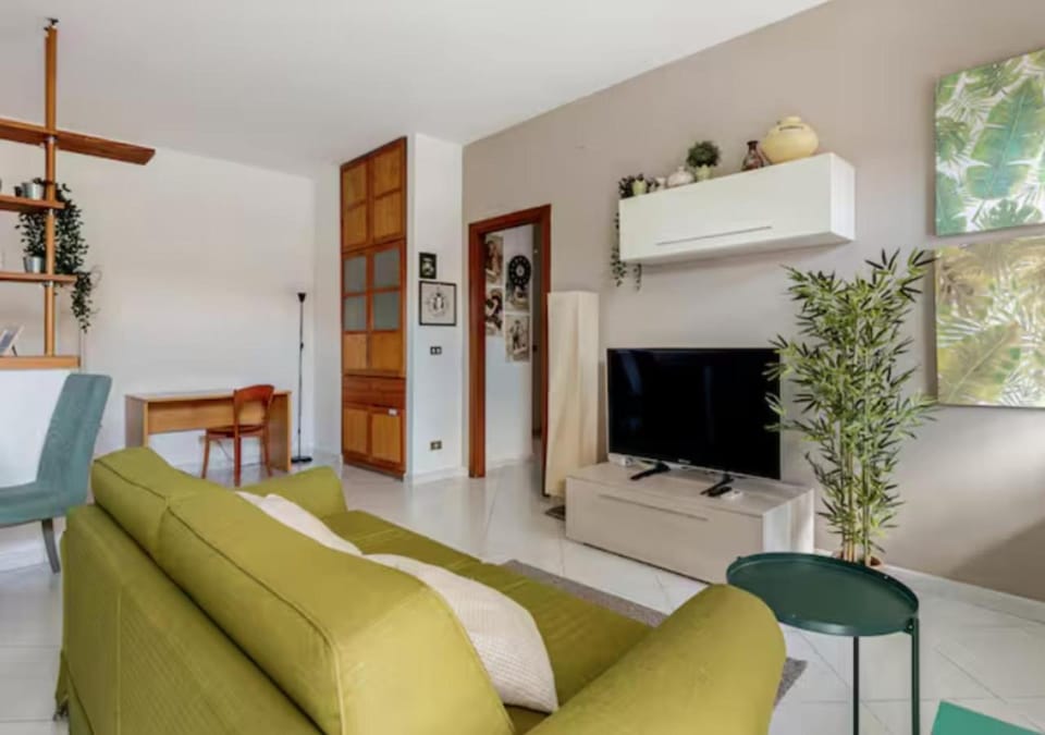 Communal lounge/ TV room, TV and multimedia, Living room, Seating area, Evening entertainment