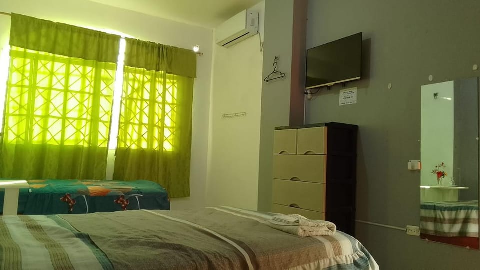 Hostal La GRAN Familia Bed and Breakfast in Manta
