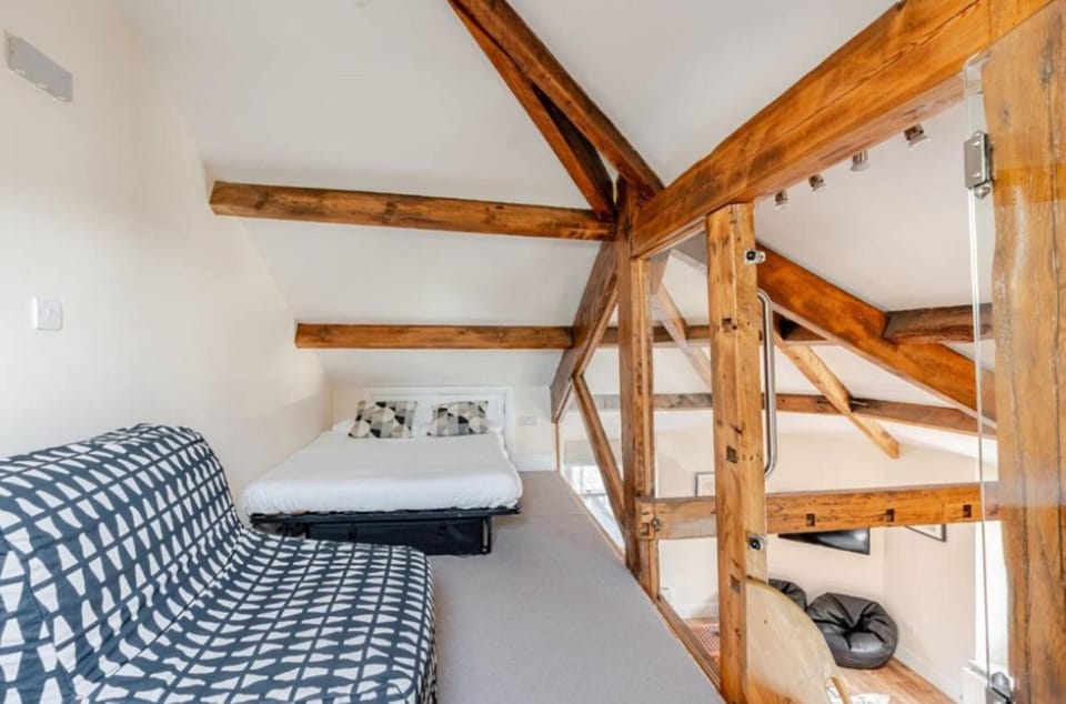 Sedbergh Penthouse - KingBed - Tv - Wifi Apartment in Main Street