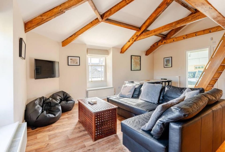 Sedbergh Penthouse - KingBed - Tv - Wifi Apartment in Main Street