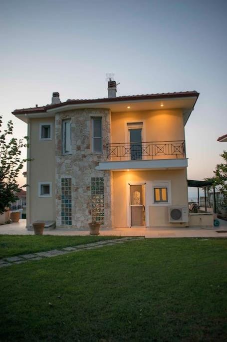 Seaview Villa in Pefkochori Villa in Halkidiki