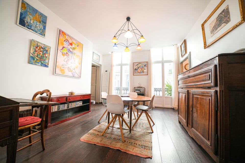 Seating area, Dining area