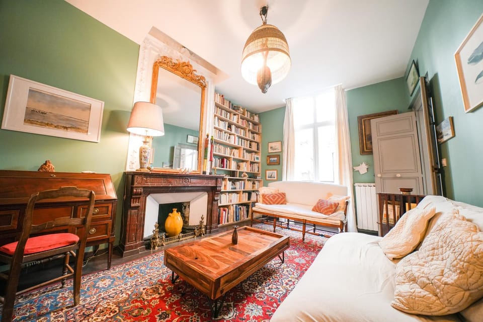Living room, Seating area