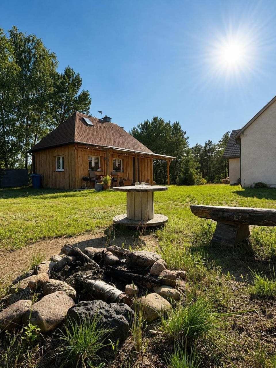 Natural landscape, BBQ facilities, pet friendly