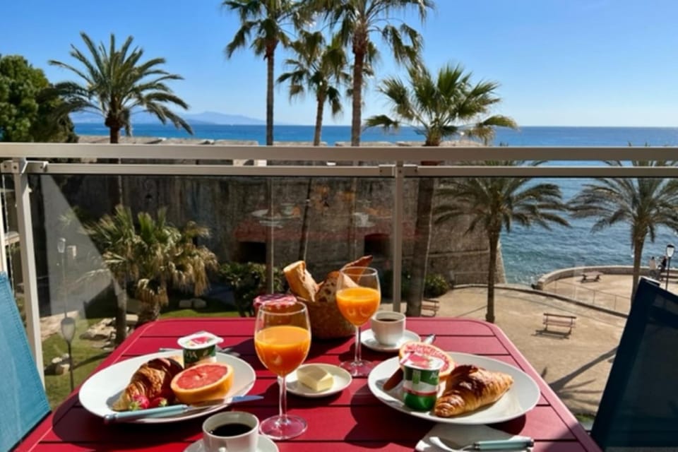 Patio, Day, Natural landscape, View (from property/room), Balcony/Terrace, Dining area, Sea view