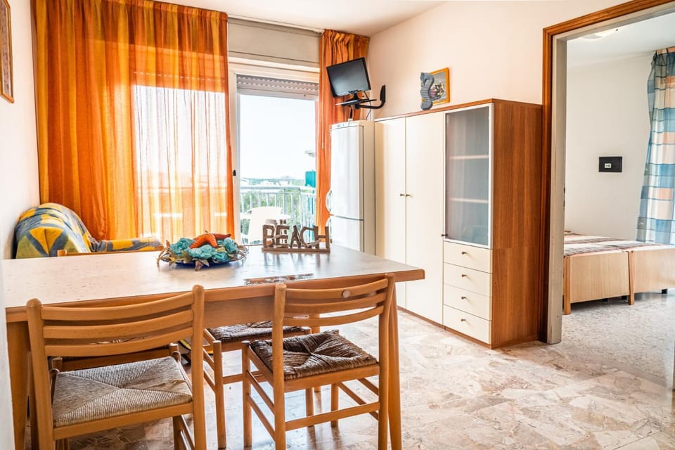 TV and multimedia, Kitchen or kitchenette, Living room, Dining area