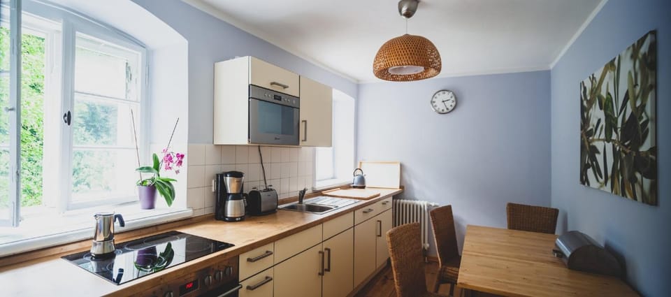 Property building, Kitchen or kitchenette, Living room