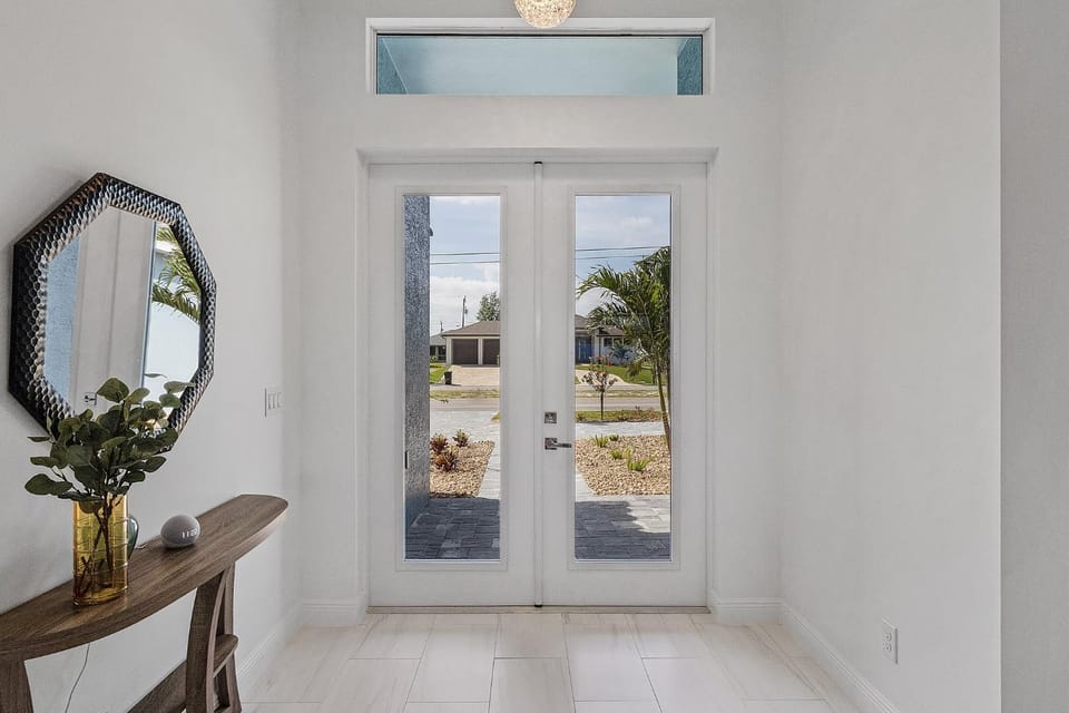 BIG WATER VIEW!, Heated Saltwater Pool and Spa - Villa Manatees Crossing - Roelens House in Cape Coral
