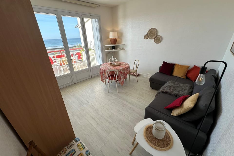 Spacious family nest facing the sea Apartment in La Baule-Escoublac