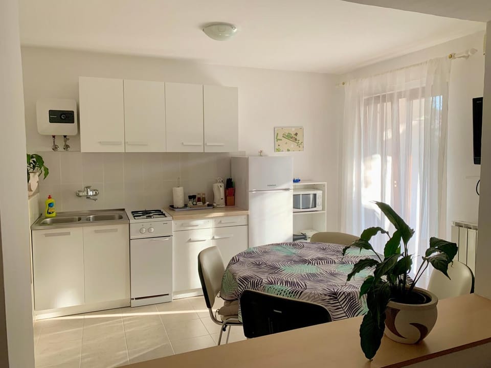TV and multimedia, Balcony/Terrace, Kitchen or kitchenette, Dining area, heating, minibar, stove, toaster, kitchen, air conditioner