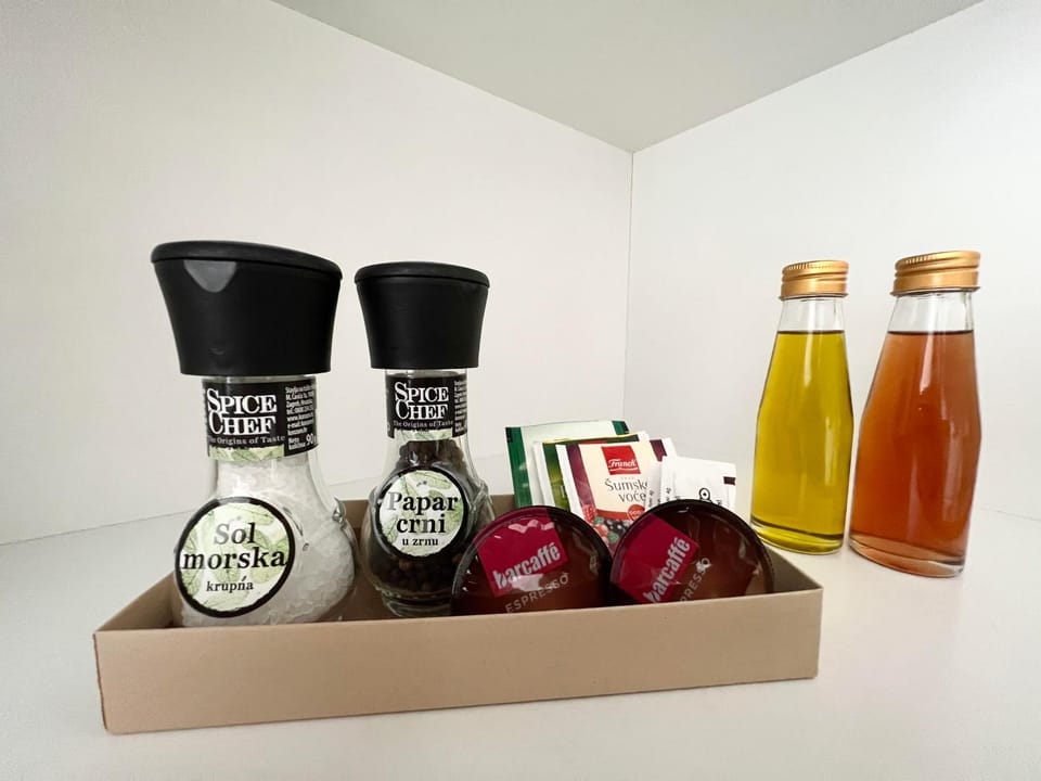 Coffee/tea facilities, Food and drinks