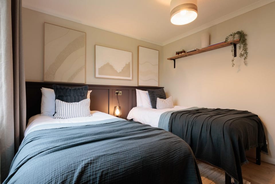 Peaceful Riverside Lodge Free Parking Apartment in Christchurch