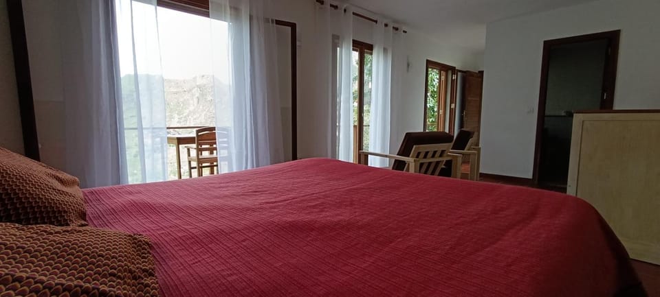 Bed, Photo of the whole room