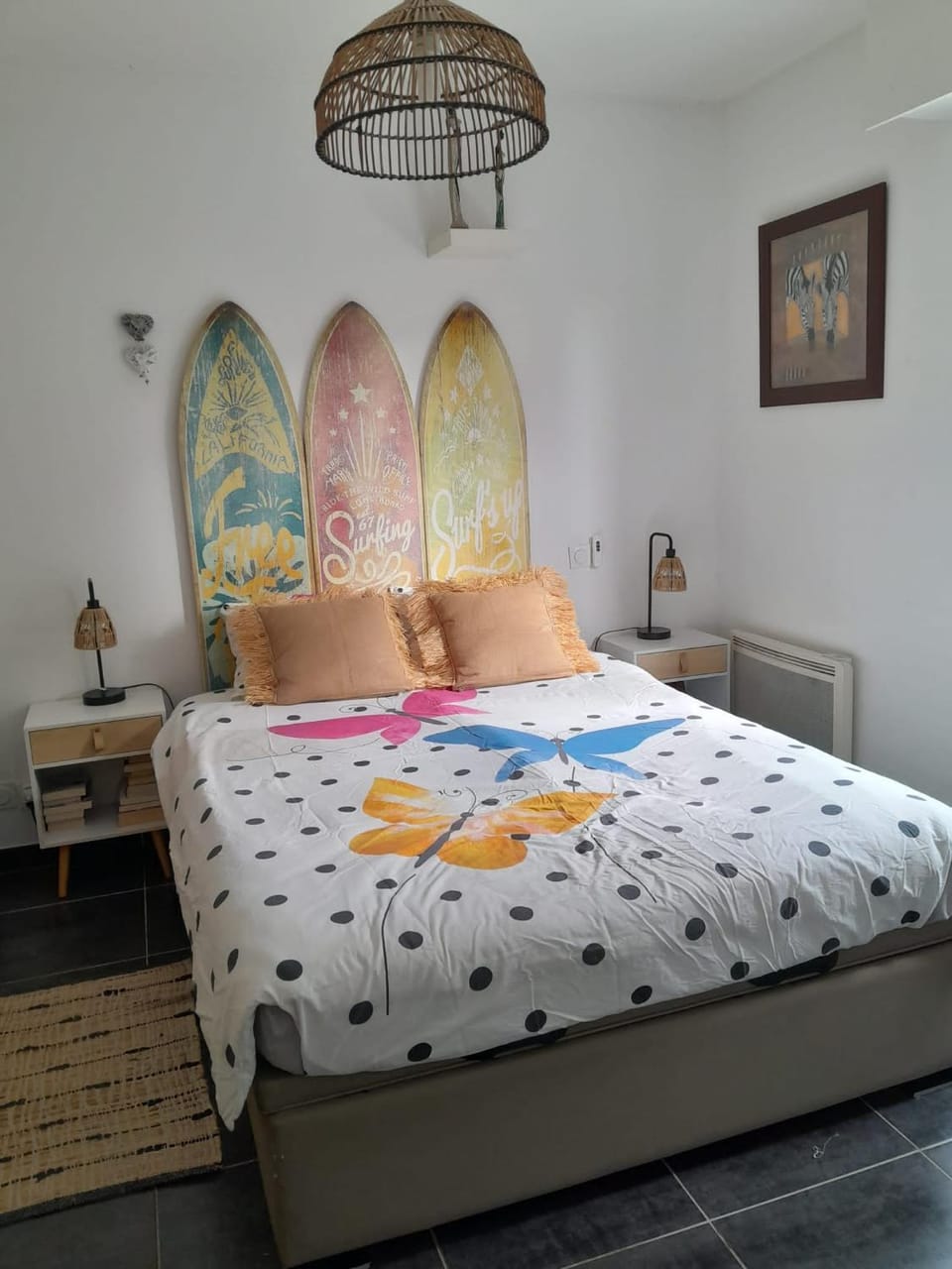 Bed, Photo of the whole room, Bedroom