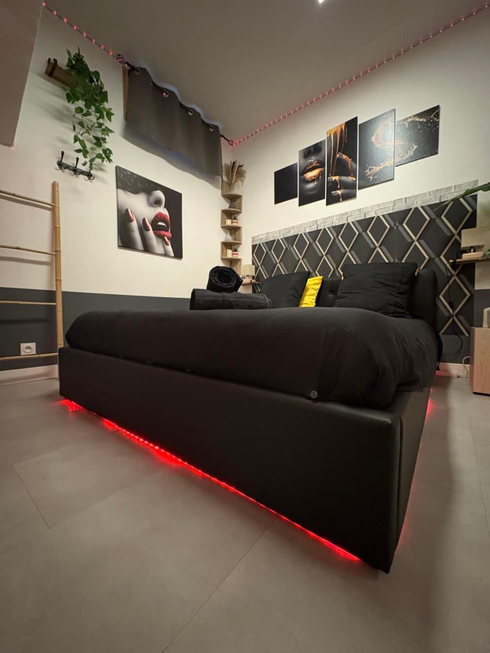Bed, Decorative detail, Decorative detail