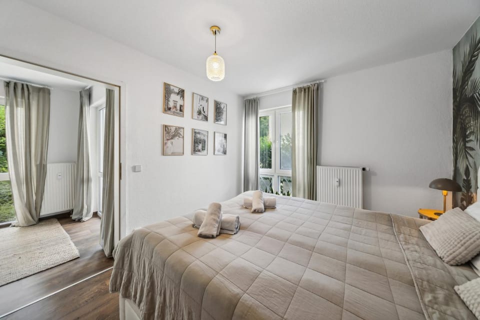 Bed, Photo of the whole room, Bedroom, Garden view, Facility for disabled guests, towels, acessibility