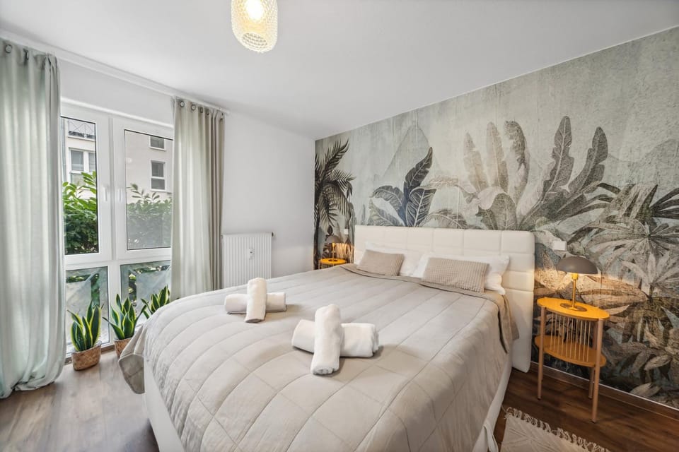 Bed, Photo of the whole room, Bedroom, Garden view, Facility for disabled guests, furniture, towels, acessibility
