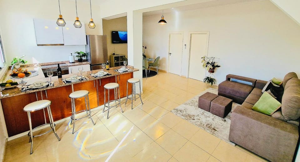 Communal lounge/ TV room, TV and multimedia, Kitchen or kitchenette, Living room, Seating area