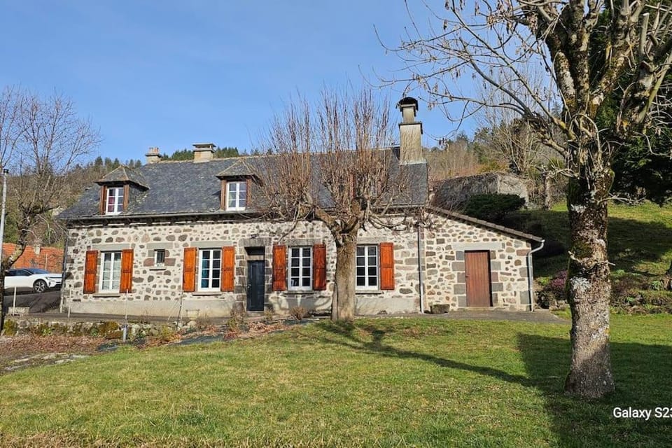Property building, Day, Garden, Garden view