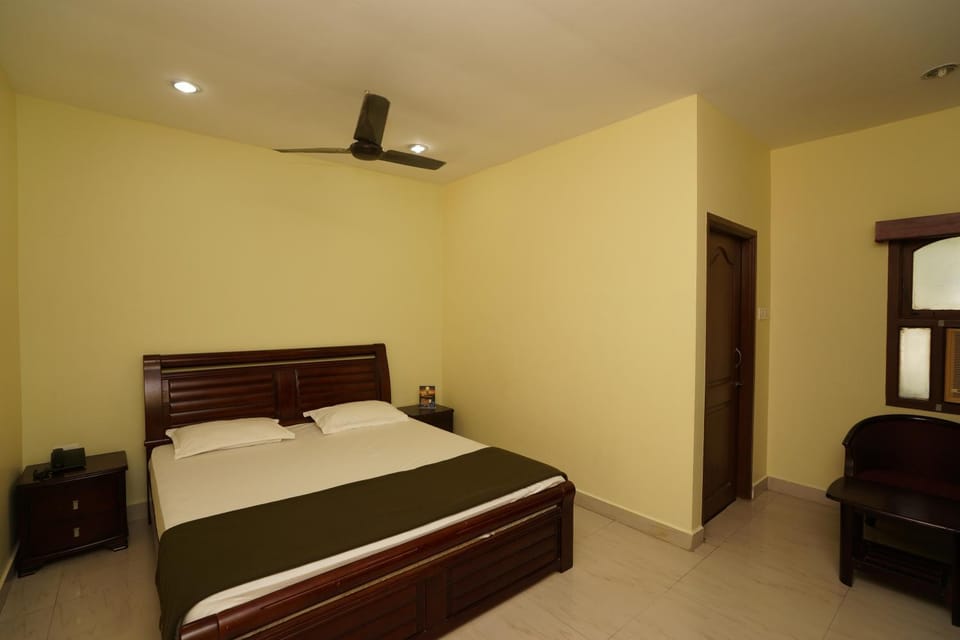 Bed, Other, Photo of the whole room, Bedroom