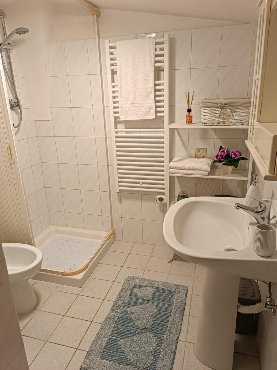 Shower, Bath, towels