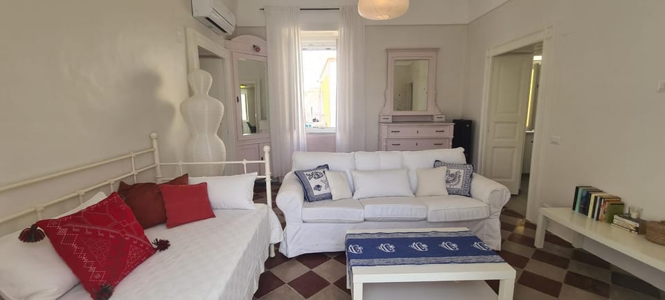 Communal lounge/ TV room, Living room